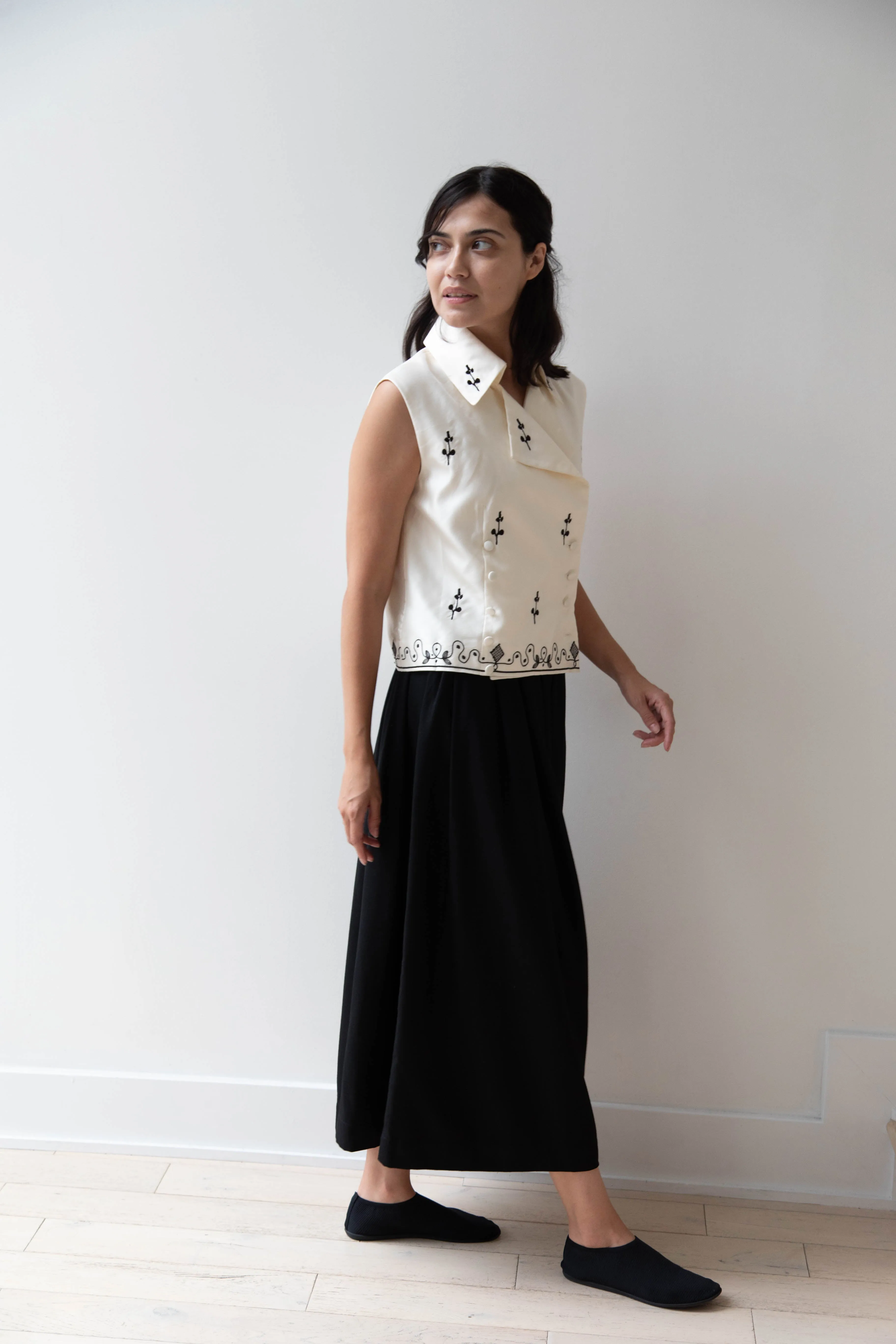 Delegan | Ivory Vest with Embroidery