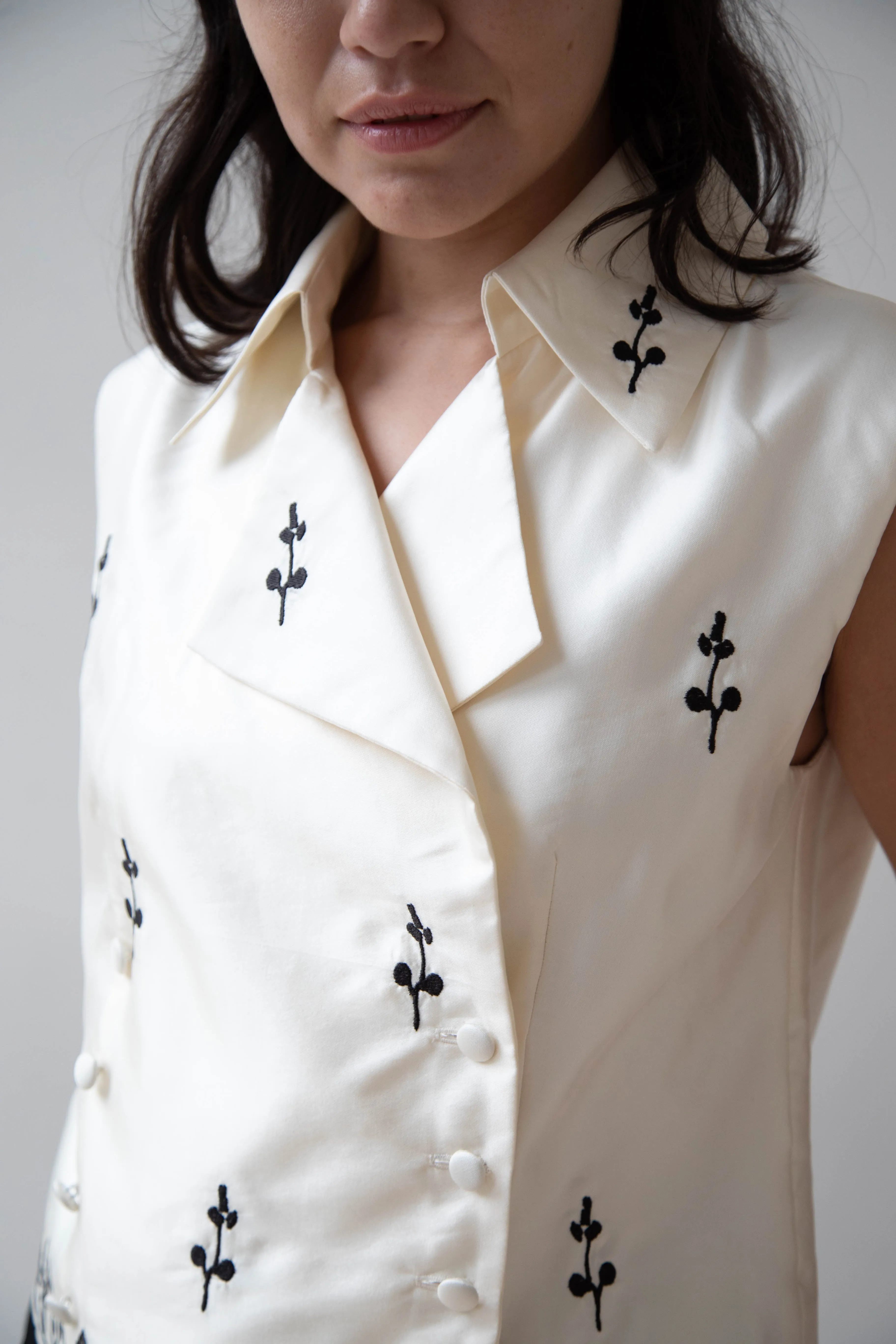 Delegan | Ivory Vest with Embroidery