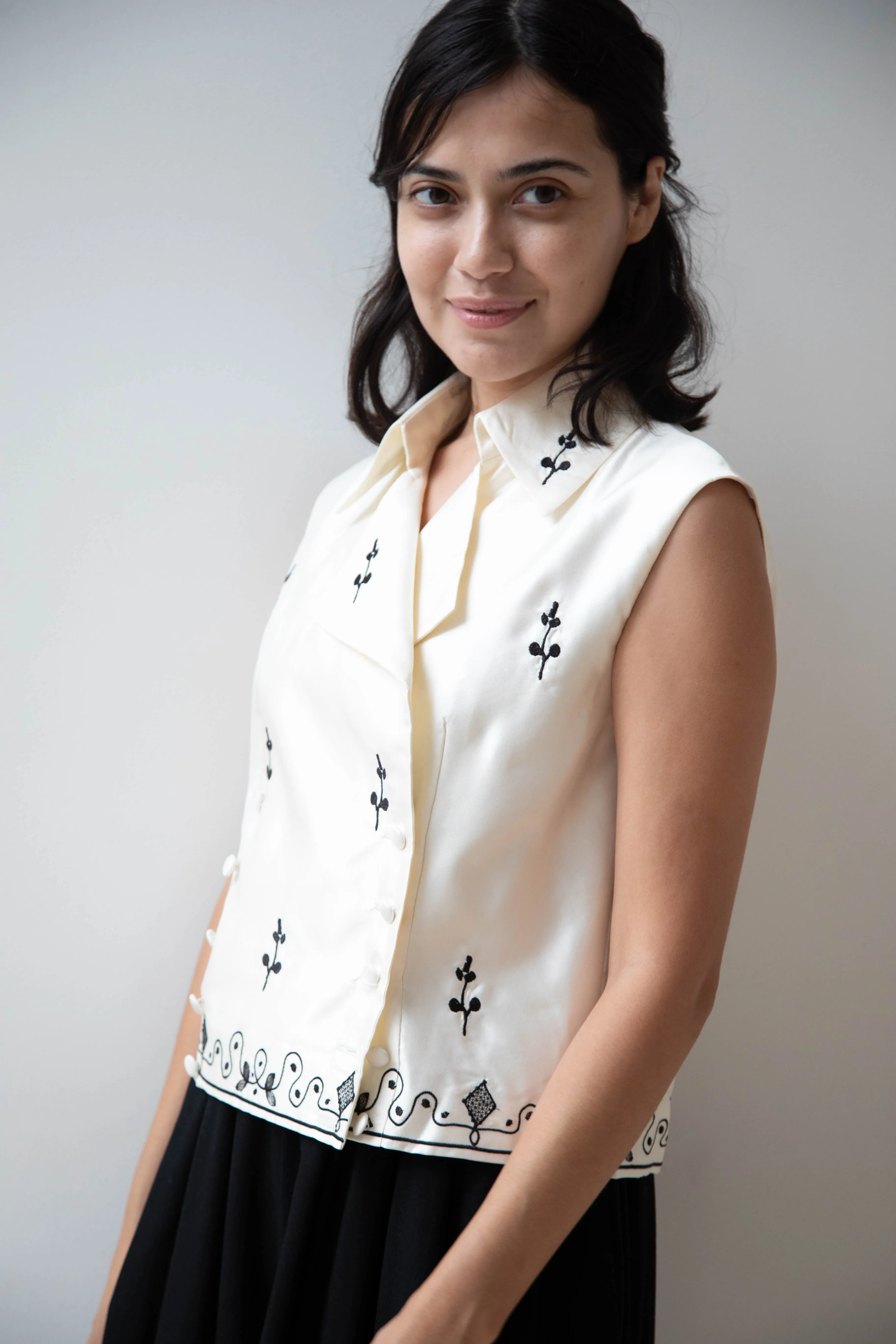 Delegan | Ivory Vest with Embroidery